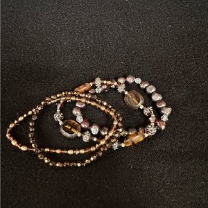 Like new stretchy bracelet set